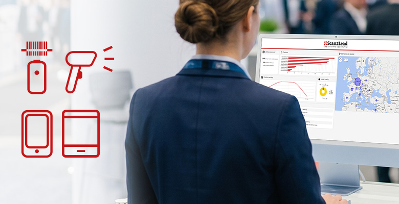 Standmitarbeiterin am Monitor mit dem Scan2Lead PORTAL, überlagert von Symbolen für Miniscanner, Smartphone und Tablet – alle Geräte in einem zentralen System.